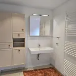 Grosszügiges Mit Eigenem Bad