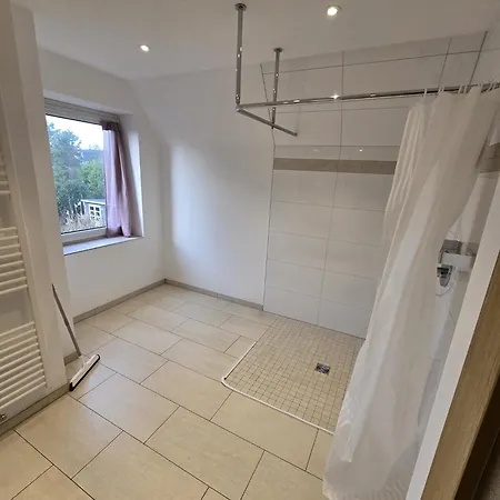 Grosszügiges Mit Eigenem Bad Privatunterkunft *