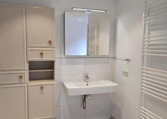 Grosszügiges Mit Eigenem Bad