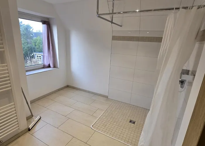 Grosszügiges Mit Eigenem Bad Privatunterkunft *